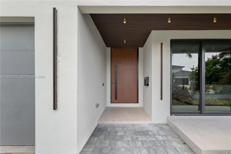 Exterior details and patio area of a home in , Fort Lauderdale (Image 27).