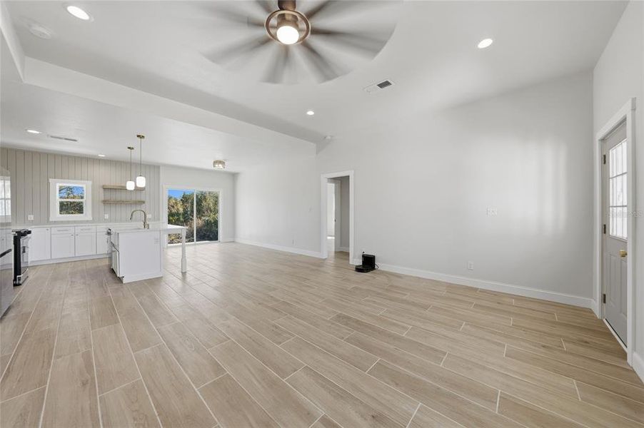 Spacious, unfurnished interior of a new home in , Punta Gorda (Image 27).