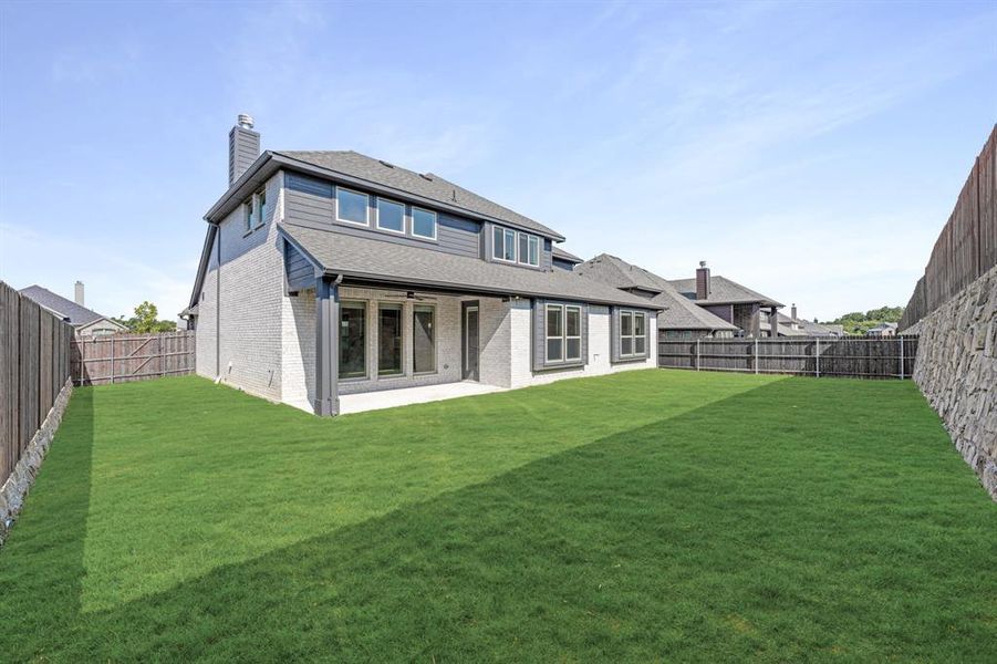 Exterior details and patio area of a home in Ridgepoint, Midlothian (Image 27).