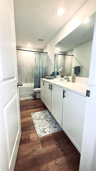 Furnished interior view inside a new home in Royal Highlands, Weeki Wachee (Image 7).