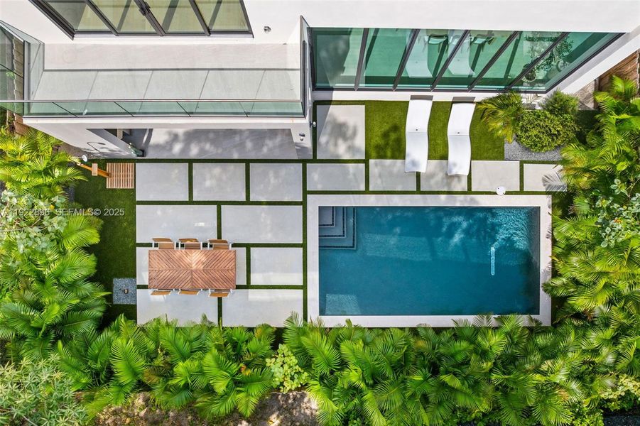 Exterior details and patio area of a home in , Miami (Image 38).