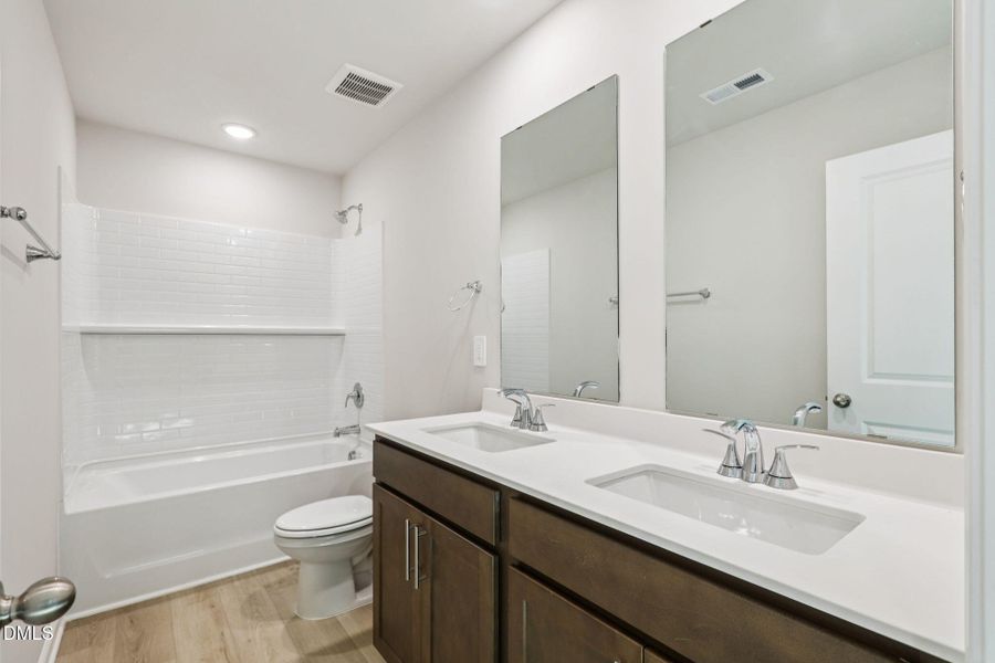 22-web-or-mls-Raleigh - Oak Manor -816