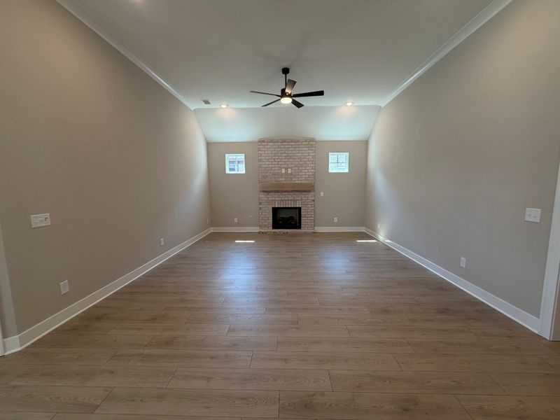 Spacious, unfurnished interior of a new home in Bluebird Hollow at Autumn Ridge, Spring Hill (Image 11).
