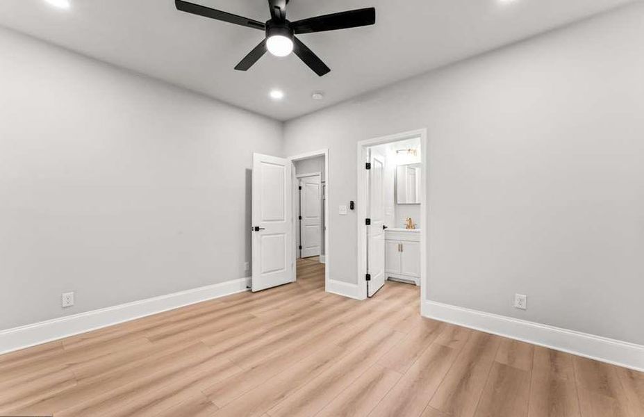 Spacious, unfurnished interior of a new home in , Atlanta (Image 16).