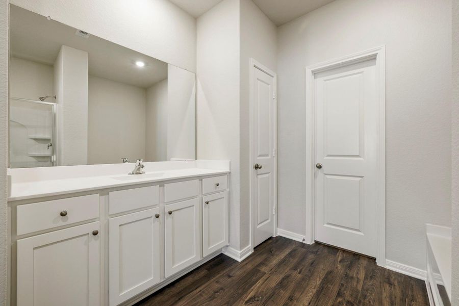 Furnished interior view inside a new home in Pinewood Trails, Cleveland (Image 10).