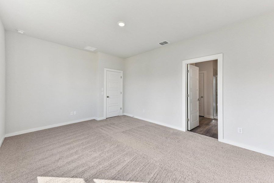 Spacious, unfurnished interior of a new home in The Glen at Stallion Run, Buda (Image 19). Spacious, unfurnished interior of a new home in The Glen at Stallion Run, Buda (Image 19).