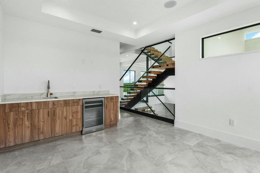 LOFT WITH WET BAR LOFT WITH WET BAR