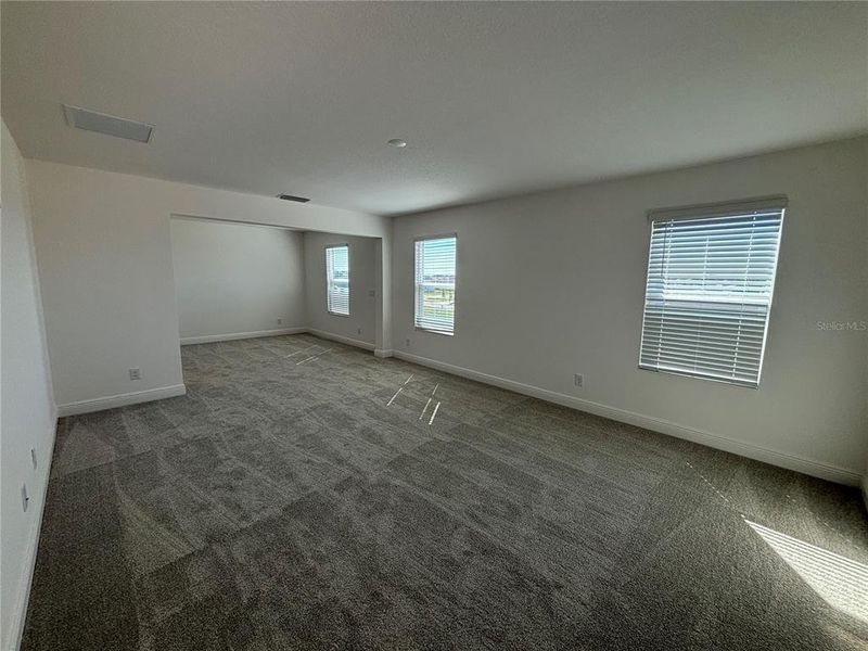 Spacious, unfurnished interior of a new home in Trinity Lakes, Groveland (Image 15).