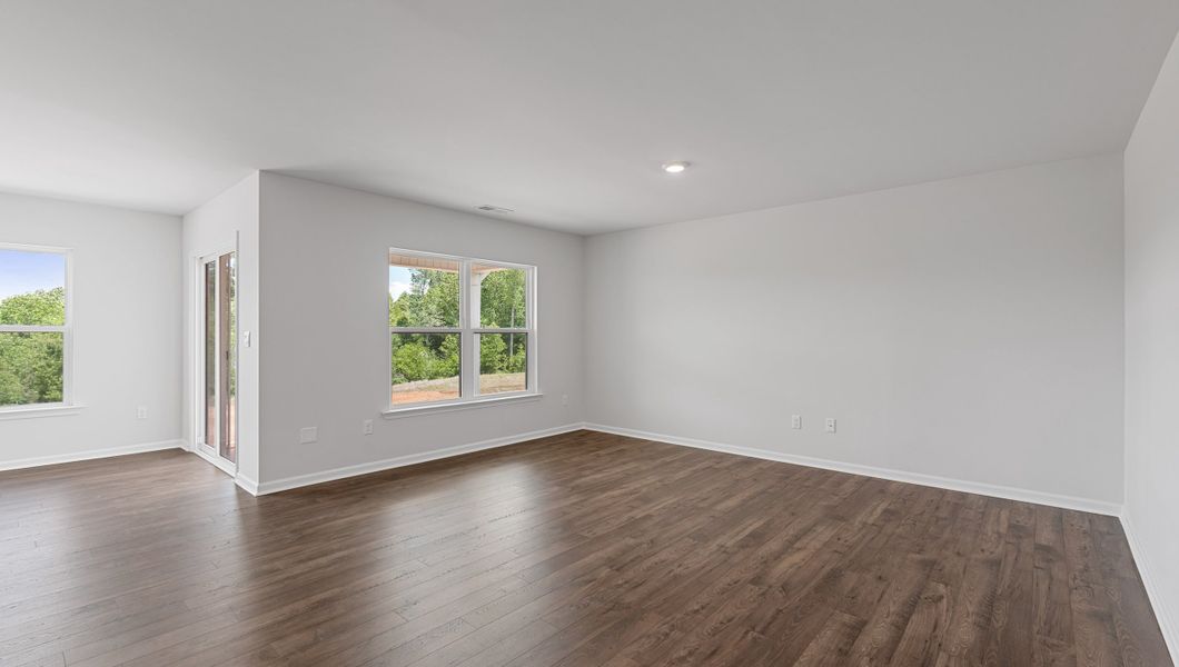 Spacious, unfurnished interior of a new home in Sherwood Gardens, Landrum (Image 17).