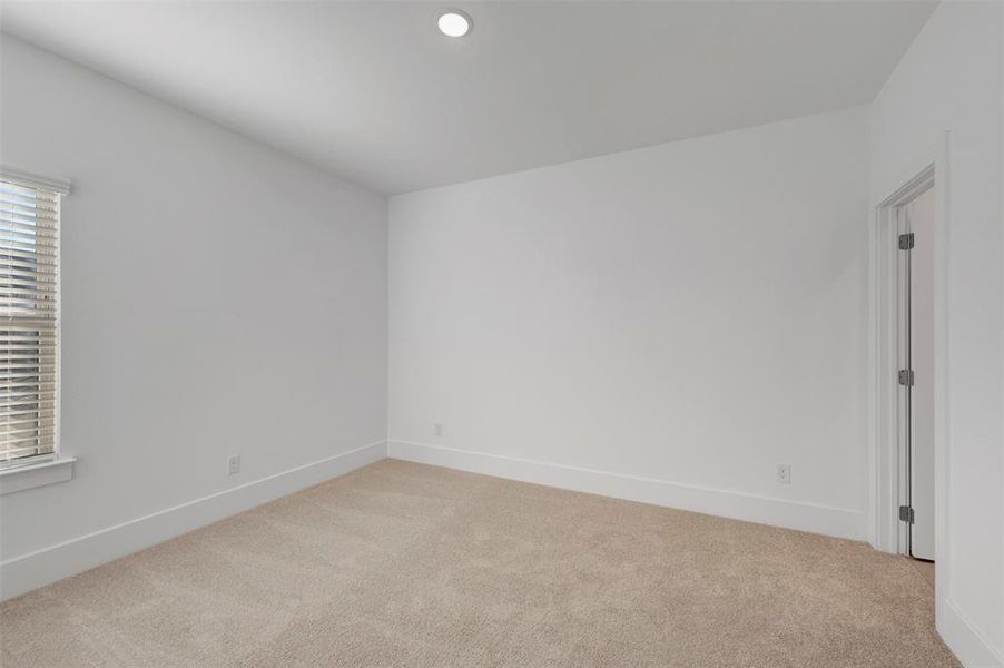 Spacious, unfurnished interior of a new home in Kreymer at the Park, Wylie (Image 38).