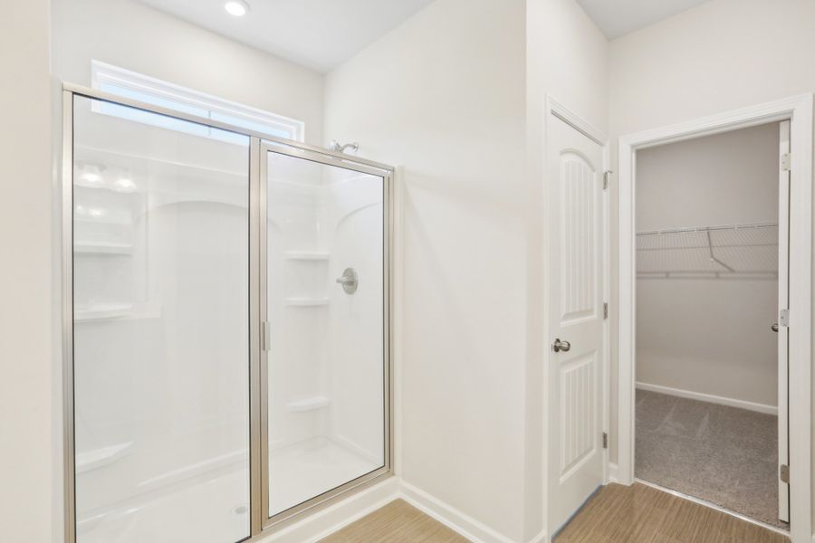 Spacious, unfurnished interior of a new home in Cantigny Park, Clarksville (Image 15).