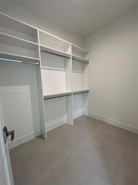 Spacious, unfurnished interior of a new home in , Hollywood (Image 19).