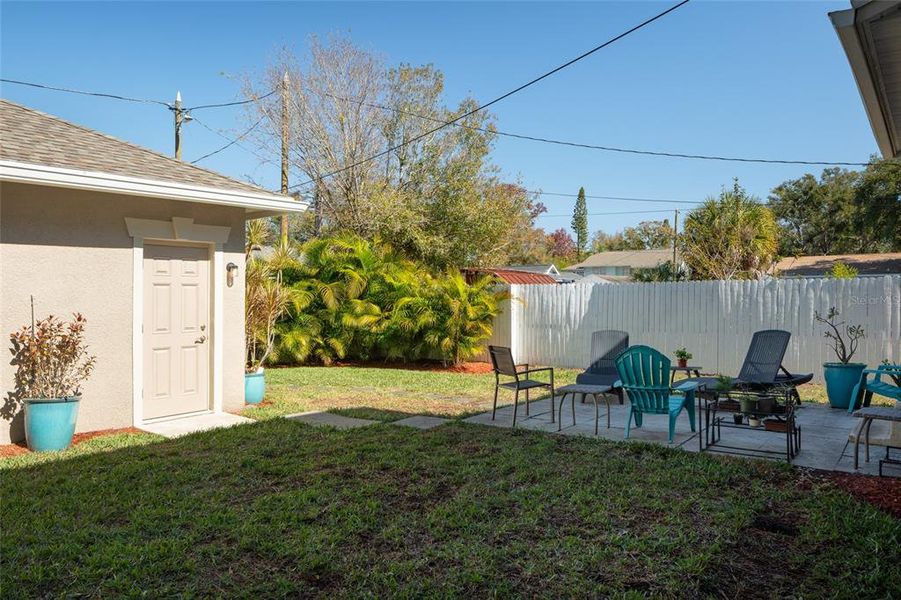 Exterior details and patio area of a home in , St. Petersburg (Image 22).