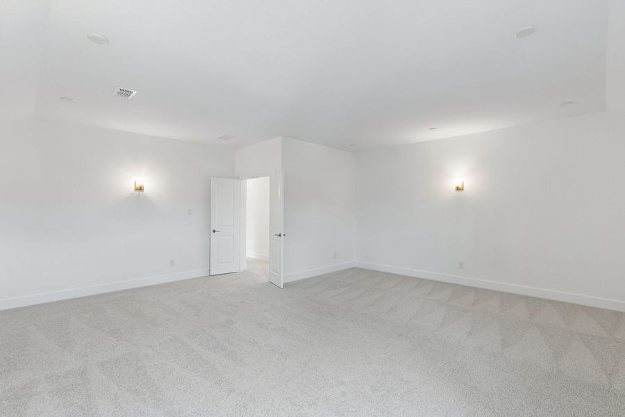 Spacious, unfurnished interior of a new home in Painted Tree Lakeside, McKinney (Image 27).