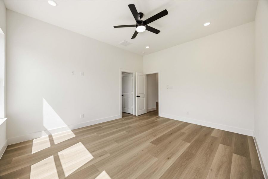 Spacious, unfurnished interior of a new home in , Houston (Image 25).