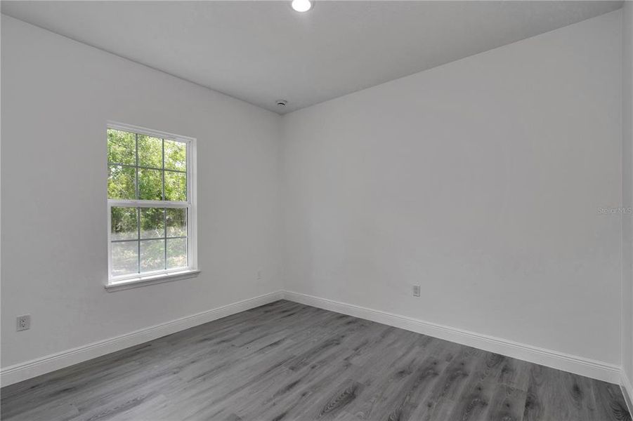 Spacious, unfurnished interior of a new home in , Citrus Springs (Image 32).
