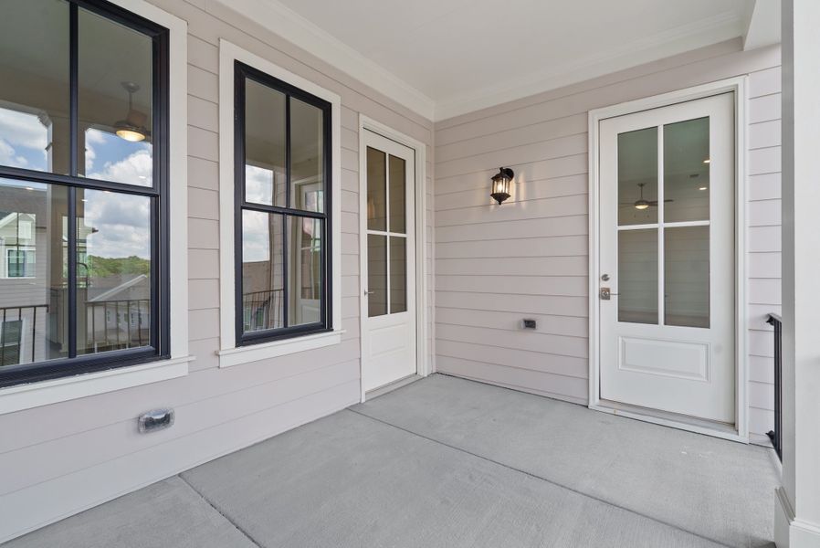 Shared Porch (Family RM/Owner's Suite)