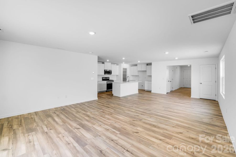 Spacious, unfurnished interior of a new home in Cleveland Hill, Shelby (Image 21).