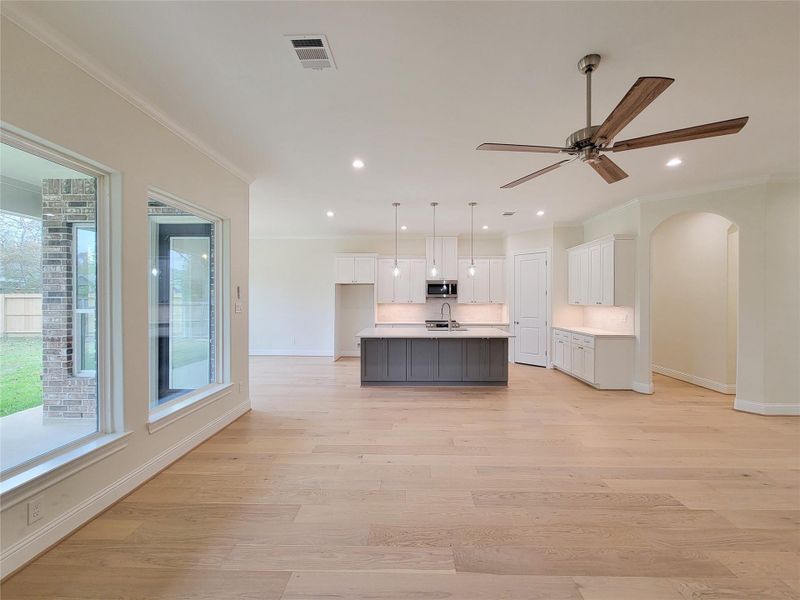 Spacious, unfurnished interior of a new home in , Conroe (Image 35).