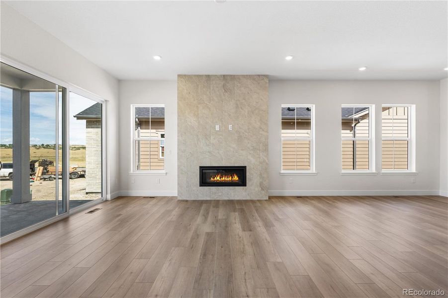 Spacious, unfurnished interior of a new home in Reserve at The Canyons, Castle Pines (Image 21).