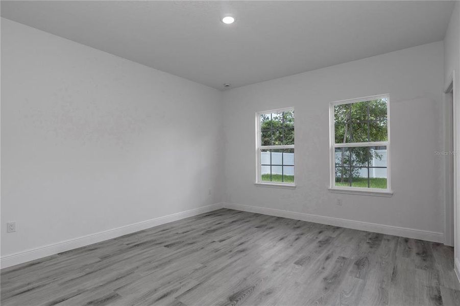 Spacious, unfurnished interior of a new home in , Citrus Springs (Image 41).