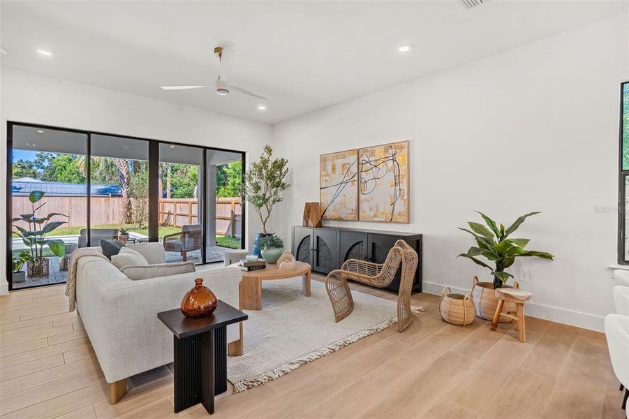 Furnished interior view inside a new home in , Orlando (Image 8).