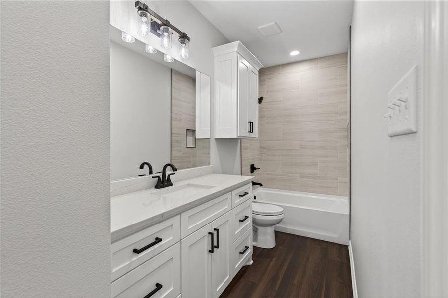 Furnished interior view inside a new home in , Mabank (Image 8).