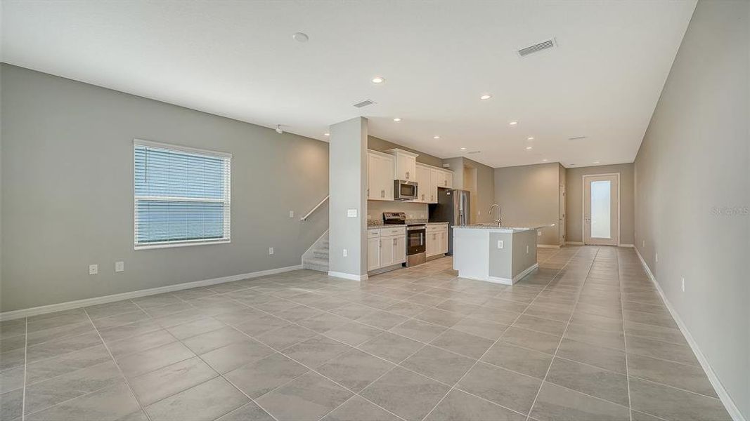 Spacious, unfurnished interior of a new home in , Sarasota (Image 14).