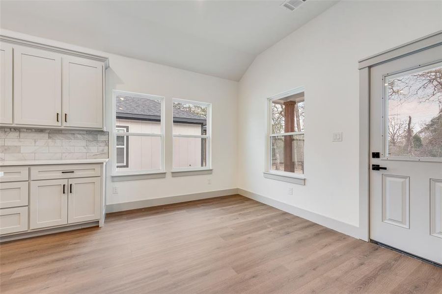 Spacious, unfurnished interior of a new home in , Log Cabin (Image 15).