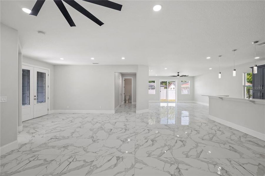 Spacious, unfurnished interior of a new home in , Tampa (Image 44).
