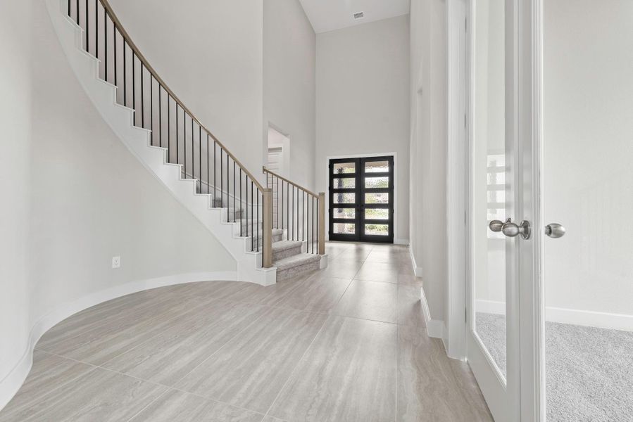 Spacious, unfurnished interior of a new home in The Woodlands Hills, Willis (Image 10).