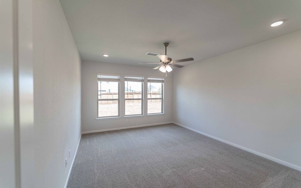 Spacious, unfurnished interior of a new home in Solterra, Mesquite (Image 12).