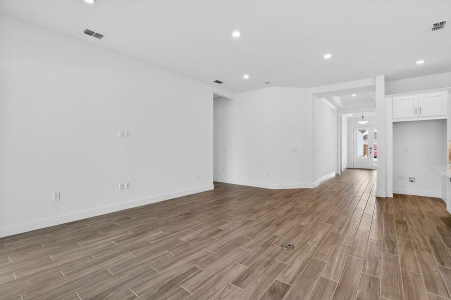 Spacious, unfurnished interior of a new home in Center Lake Ranch Community Group Page, St. Cloud (Image 15).