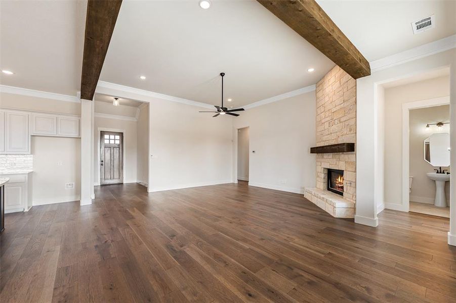 Spacious, unfurnished interior of a new home in Eagle Ridge Estates, Weatherford (Image 20).