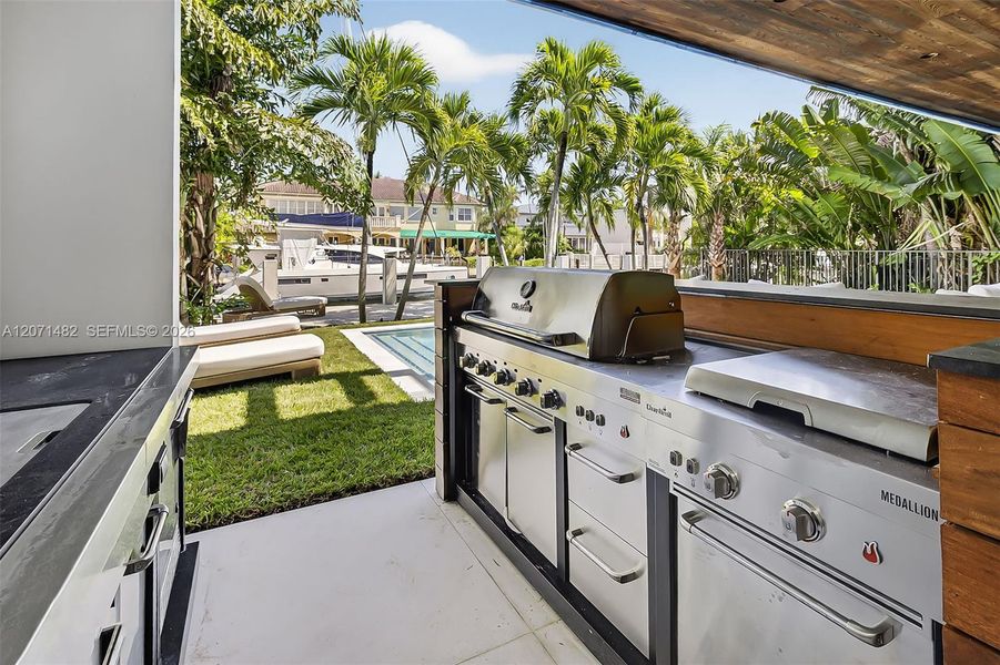 Exterior details and patio area of a home in , Fort Lauderdale (Image 27).