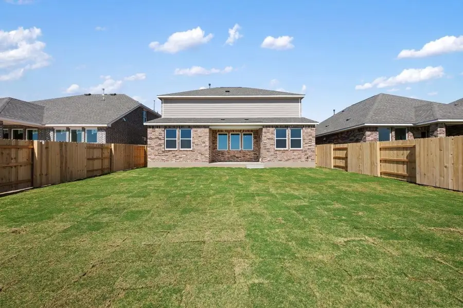 Photos are representative images and renderings for illustrative purposes only. Actual structural options and design images of the home may vary.