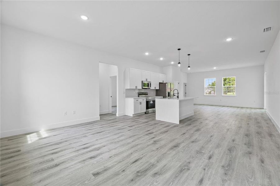 Spacious, unfurnished interior of a new home in , Ocala (Image 29).
