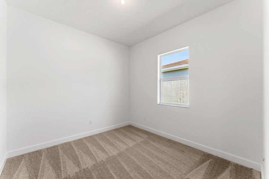 Spacious, unfurnished interior of a new home in Tradition, Port St. Lucie (Image 11).