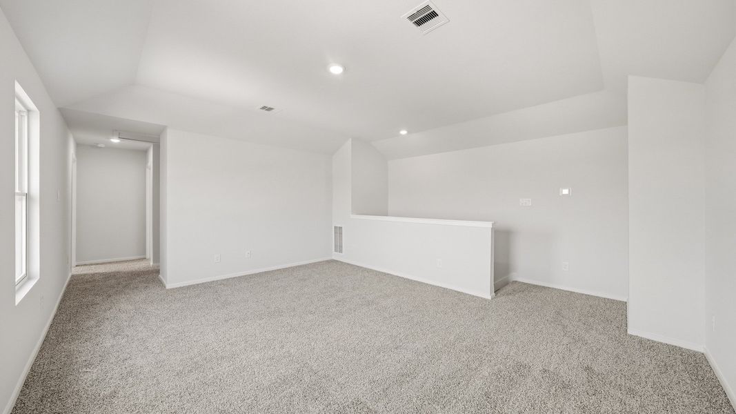 Spacious, unfurnished interior of a new home in Sunterra Lakes, Brookshire (Image 17).