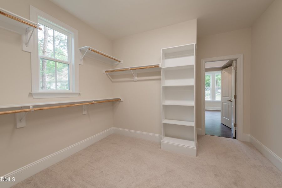 038_Walk In Closet 038_Walk In Closet