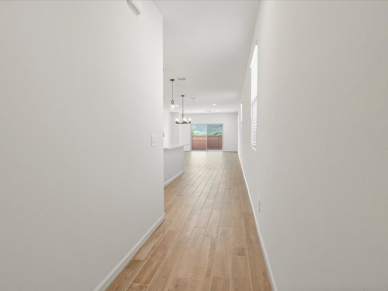 Spacious, unfurnished interior of a new home in Summerstone II, Marana (Image 9).