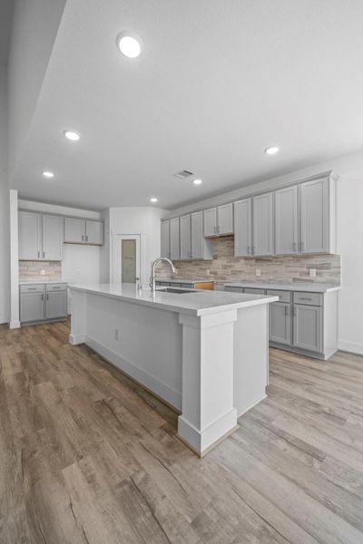 Step into this elegant kitchen, and you’ll find more than just a place to cook; you’ll discover a sanctuary that reflects your style and spirit.