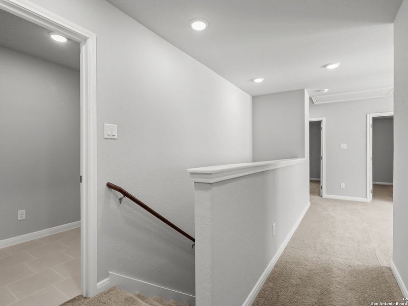 Spacious, unfurnished interior of a new home in Cedar Heights, San Antonio (Image 17).