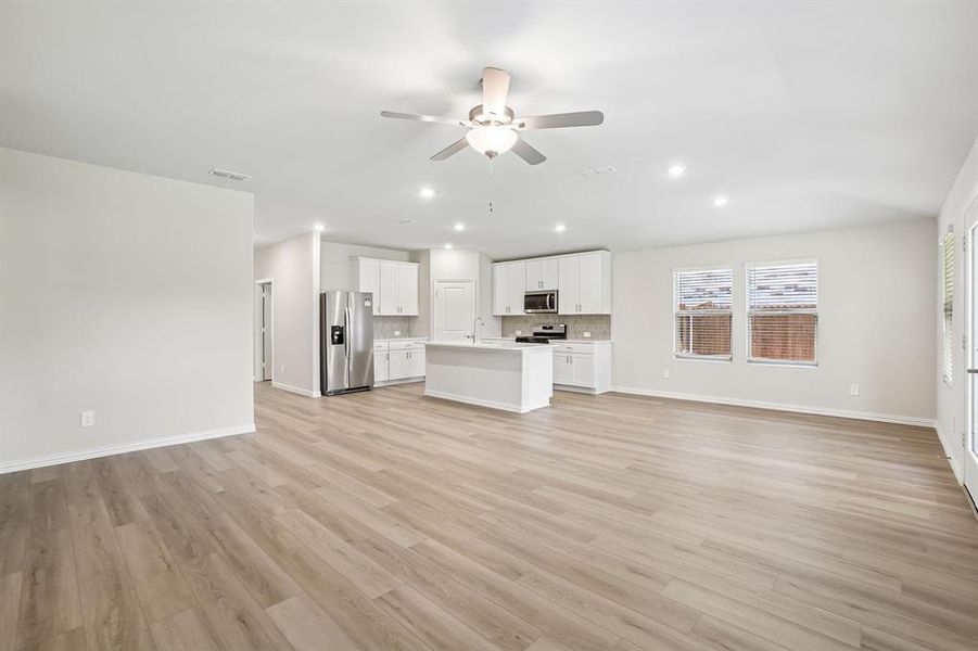 Spacious, unfurnished interior of a new home in Stella Hills, Denton (Image 32).