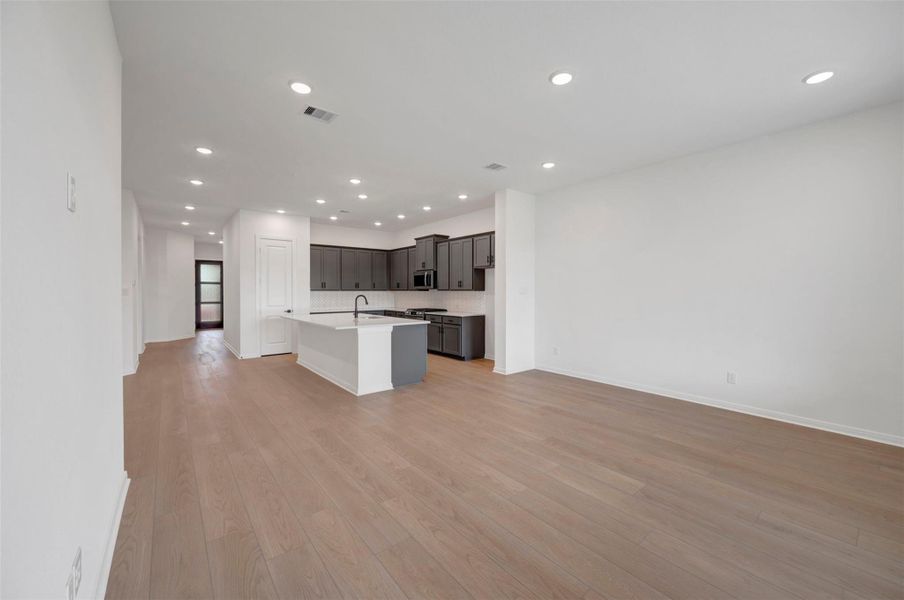 Spacious, unfurnished interior of a new home in Jordan Ranch - Terrace Collection, Fulshear (Image 22).