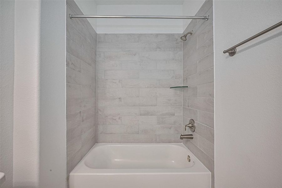 Furnished interior view inside a new home in Lago Mar, Texas City (Image 15).