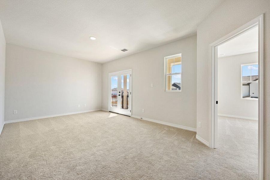 Spacious, unfurnished interior of a new home in Lariat, Liberty Hill (Image 24).