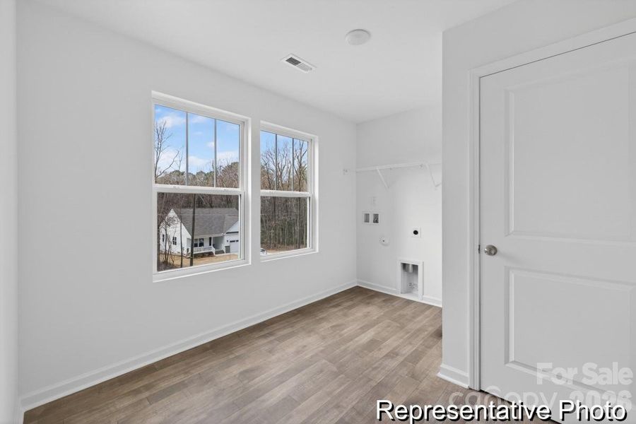 Spacious, unfurnished interior of a new home in Beaver Creek, Statesville (Image 20).