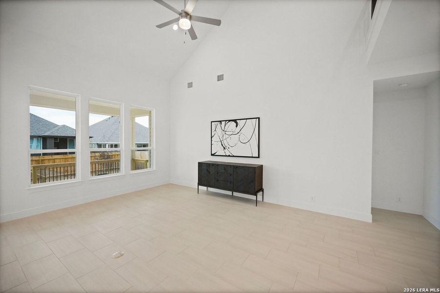 Spacious, unfurnished interior of a new home in Davis Ranch, San Antonio (Image 18).