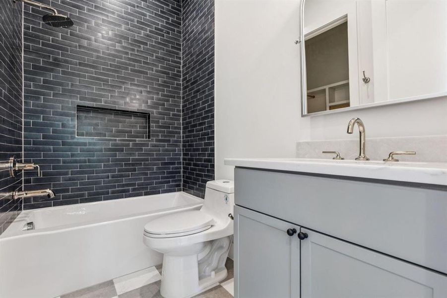 Furnished interior view inside a new home in , Dallas (Image 25).